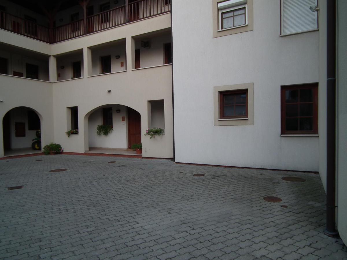Modor Apartman Alsópáhok Zimmer foto